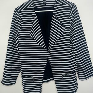 Roz & Ali black and white open-front blazer with zipper pockets